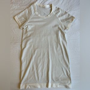 Lululemon Women's Swiftly Tech Short Sleeve 2.0 - Size 4 - EUC